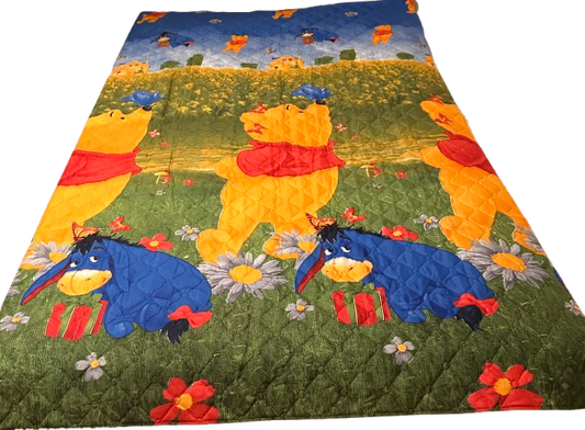 Kinder-Bettüberwurf 130x210 cm – Buntes Motiv mit Bär & Esel